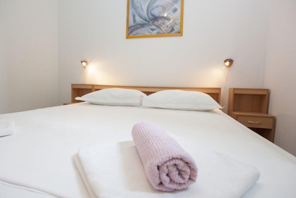 Apartments Damjanovic Makarska Esterno foto